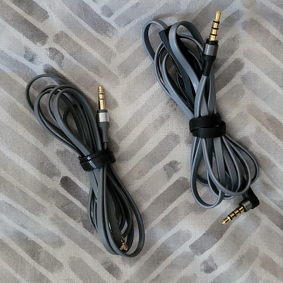 Monster DNA Pink & Black Headphones - Picture 8 of 14